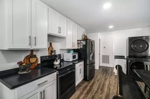 Kitchen - 424 19th Ave W, Springfield, TN 37172 photo 3 of 3