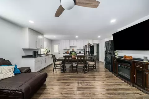 Dining - 424 19th Ave W, Springfield, TN 37172 photo 5 of 5