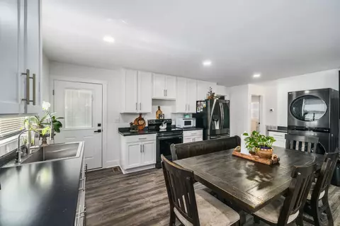 Dining - 424 19th Ave W, Springfield, TN 37172 photo 4 of 5