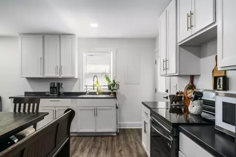 Kitchen - 424 19th Ave W, Springfield, TN 37172 photo 1 of 3