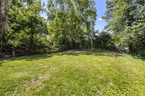 Exterior - 424 19th Ave W, Springfield, TN 37172 photo 9 of 13