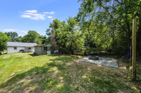 Exterior - 424 19th Ave W, Springfield, TN 37172 photo 8 of 13