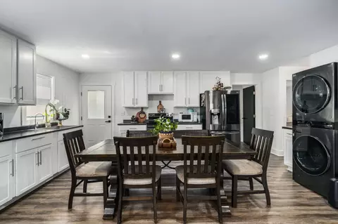 Dining - 424 19th Ave W, Springfield, TN 37172 photo 1 of 5