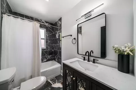 Bath - 424 19th Ave W, Springfield, TN 37172 photo 4 of 4