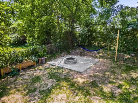 Exterior - 424 19th Ave W, Springfield, TN 37172 photo 12 of 13