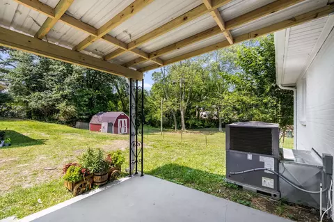 Exterior - 424 19th Ave W, Springfield, TN 37172 photo 6 of 13