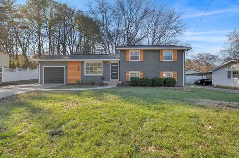 689 Brewer Dr, Nashville, TN 37211