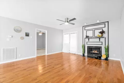 355 Erie Dr, Clarksville, TN 37040