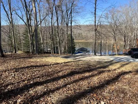 136 Hickman Shores Rd, Dover, TN 37058