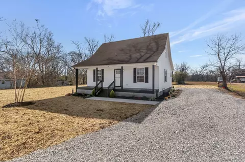 211 Walnut St, Decherd, TN 37324 photo 2