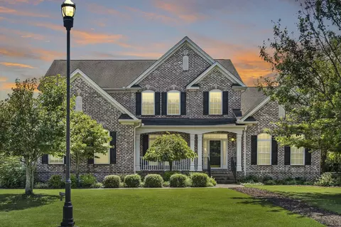 2401 Deerbourne Dr, Brentwood, TN 37027
