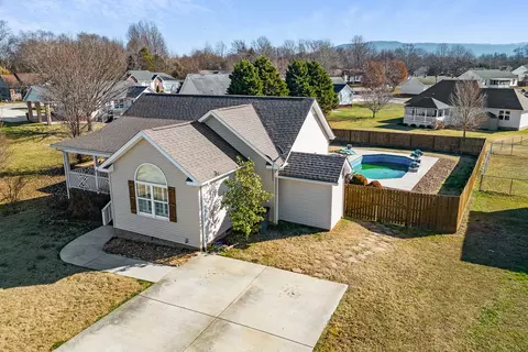 35 Flagstone Ct, Mcminnville, TN 37110