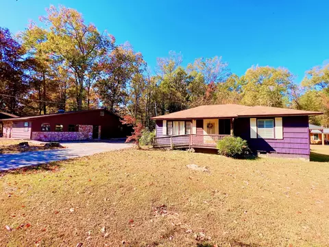 1805 Cynthia Dr, Rossville, GA 30741