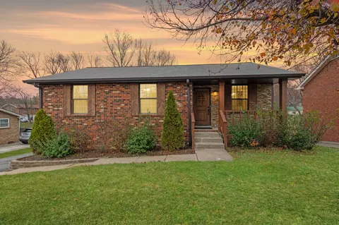 525 Highland View Dr, Hermitage, TN 37076