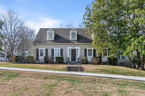 820 Academy Ln, Columbia, TN 38401