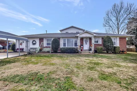 533 Academy Dr, Lawrenceburg, TN 38464