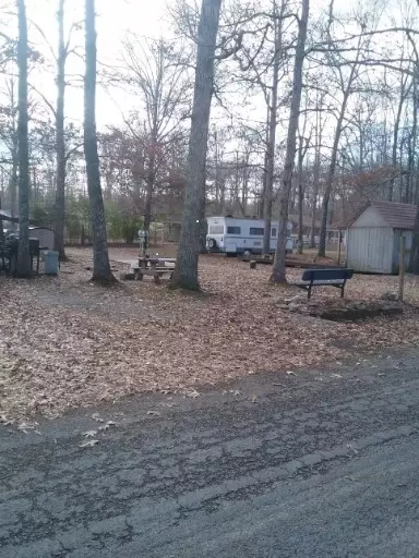 898 Lakeshore Dr, Beechgrove, TN 37018