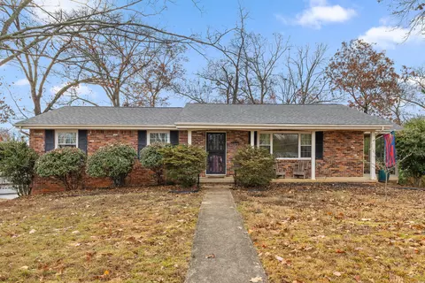 1340 Clearpoint Dr, Hixson, TN 37343