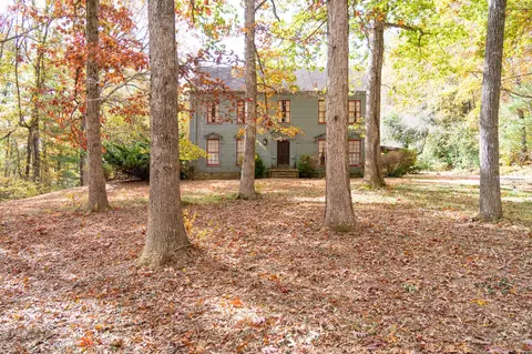 618 Parsons Ln, Signal Mountain, TN 37377