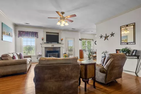 Living - 341 Murrell Rd, Dickson, TN 37055 photo 2 of 2