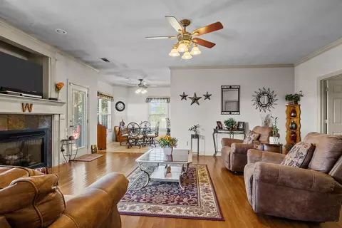 Living - 341 Murrell Rd, Dickson, TN 37055 photo 1 of 2