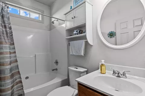 Bath - 341 Murrell Rd, Dickson, TN 37055 photo 2 of 2