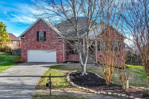 2002 Chelmsford Ct, Thompsons Station, TN 37179