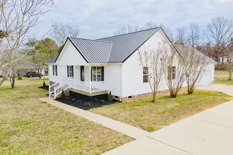 173 Commodore Cir, Summertown, TN 38483