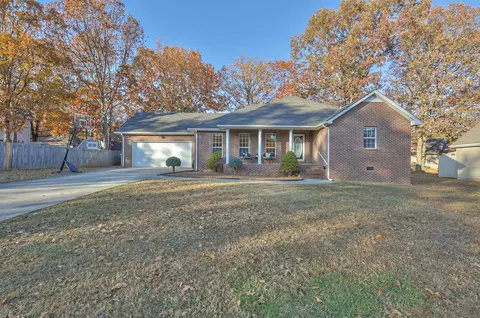 103 Point Dr, Tullahoma, TN 37388