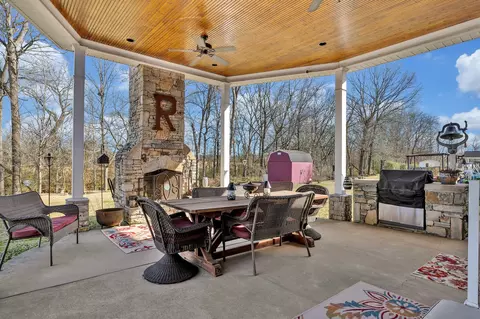422 Brookside Dr, Mount Pleasant, TN 38474