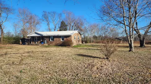 10 N Keener Rd, Leoma, TN 38468