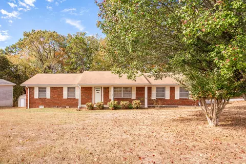 1127 Rolling Dr, Rossville, GA 30741
