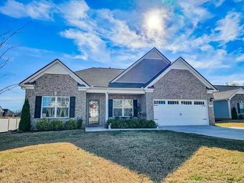 202 Rochester Dr, Shelbyville, TN 37160