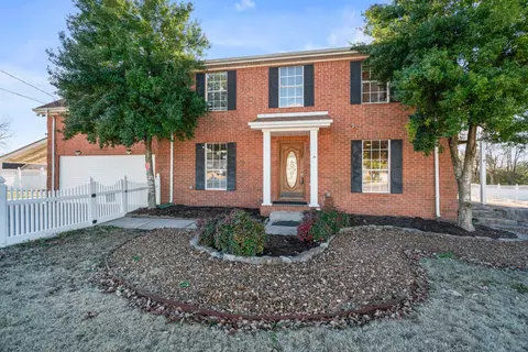 396 Forest Ridge Dr, La Vergne, TN 37086