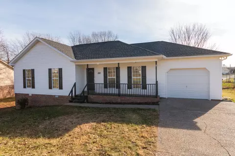 2011 Watts Dr, Greenbrier, TN 37073