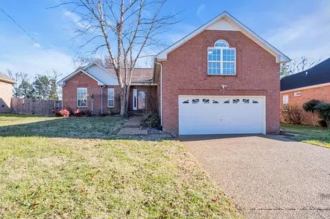 105 Edgeview Dr, Hendersonville, TN 37075
