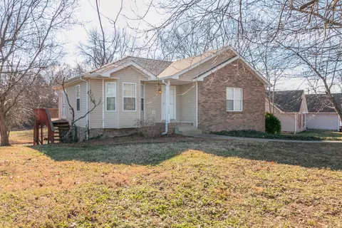 1730 Crestview Dr, Clarksville, TN 37042