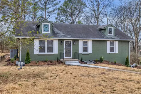 136 Curtis Cross Rds, Hendersonville, TN 37075