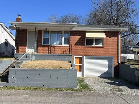 221 Cullum Ave, Dickson, TN 37055