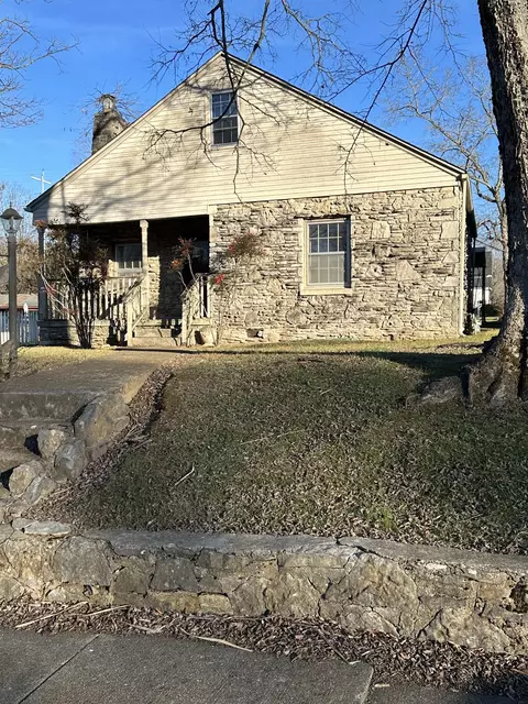 407 3rd Ave, Fayetteville, TN 37334