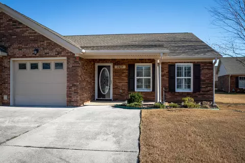 2401 Applebrook Dr, Rossville, GA 30741