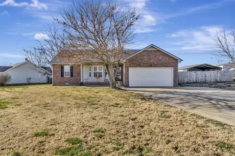644 Buttercup Dr, Clarksville, TN 37040