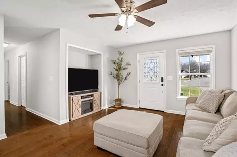210 Wagoners Way, Westmoreland, TN 37186