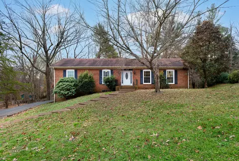 511 N Pawnee Dr, Springfield, TN 37172