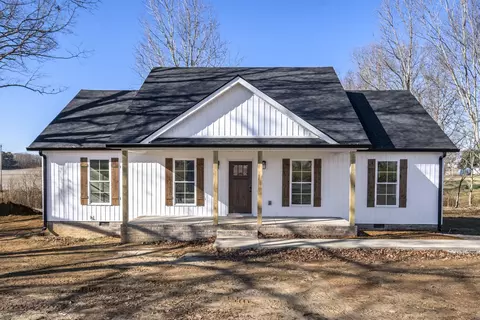 5 Lovers Ln, Lawrenceburg, TN 38464