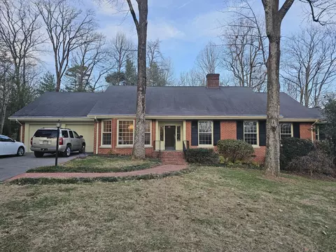 1014 Scenic Hwy, Lookout Mountain, TN 37350