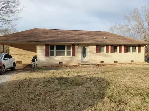 907 W Main St, Waverly, TN 37185