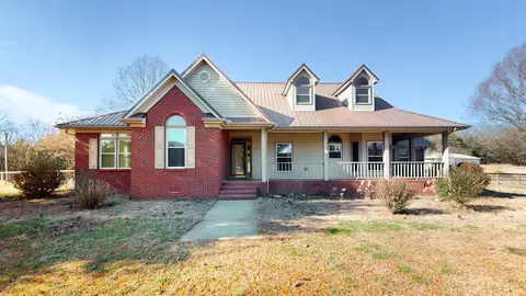 6 Boning Rd, Fayetteville, TN 37334