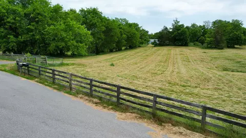 8260 Hawkins Rd S, College Grove, TN 37046