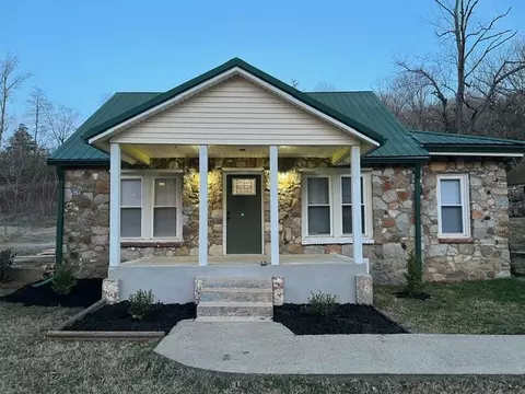5629 Bryant Hollow Rd, Cunningham, TN 37052